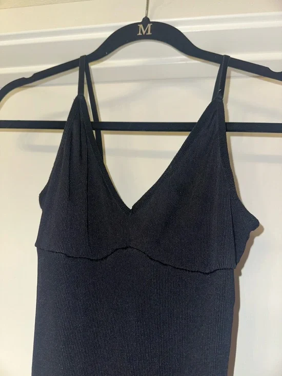 Black Ribbed V‑Neck Strappy Bodysuit - Picture 3 of 7